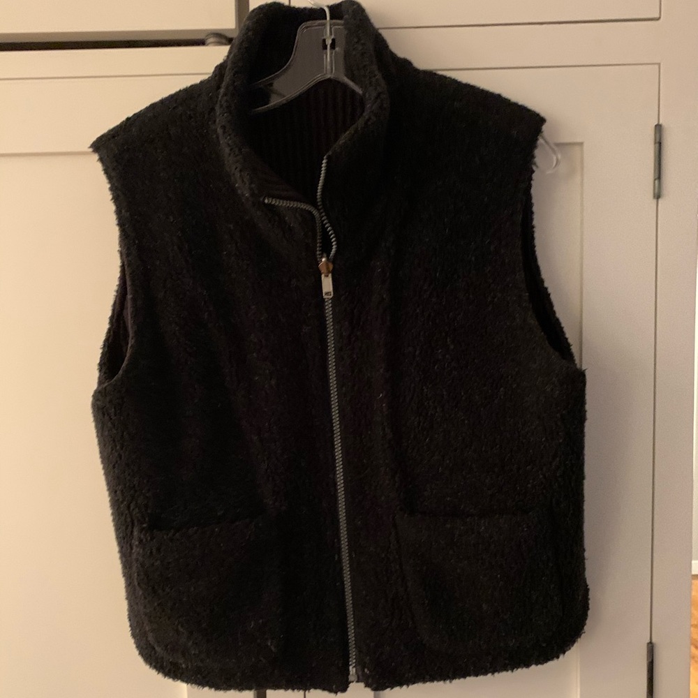 Black Vest Metropolis Reversible